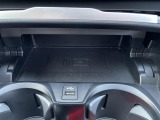 【ワイヤレスチャージ】携帯を置いておくだけで充電できます。アップルカープレイやBluetooth接続時でも充電は気にせず使用可能!