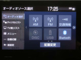 ディスプレイオーディオを装備。スマートフォンとクルマを繋ぐことで、これまでのナビに加えて色々なサービスが楽しめます。