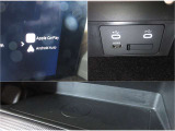 Apple CarPlay&Android Auto対応に加えてワイヤレス充電も完備☆