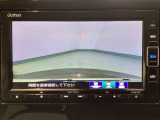 【バックカメラ】運転が苦手な方も車庫入れラクラクです!ギアをリバースに入れれば自動的に切り換わりますので、面倒な操作は不要です♪狭い駐車場もお車を傷つけず安心ですね!