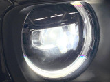 ●LEDヘッドライト:夜間走行時も良好な視界を確保し安心して運転できる高輝度LEDヘッドライトを装備!点灯速度が早く、消費電力も抑えられています。