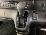 シフトはインパネシフト、パーキングブレーキは電子制御となっています。