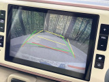 【バックカメラ】駐車時に後方がリアルタイム映像で確認できます。大型商業施設や立体駐車場での駐車時や、夜間のバック時に大活躍!運転スキルに関わらず、今や必須となった装備のひとつです!