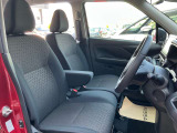 運転席・助手席は、ゆったりと座れるサイズで、長時間の運転でも快適です。