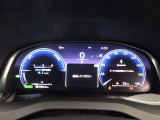 とっても見やすいメーターです。夜間時はラグジュアリーな気分にさせてくれる照明が魅力ですので、夜のドライブも楽しみになりますよ♪