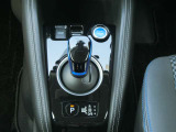 e-POWERならではのシフトレバーで、バックやドライブなどの切り替えがラクラクです!