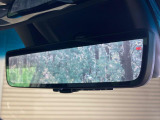 【デジタルインナーミラー】後席の大きな荷物や同乗者で後方が確認しづらい時でも安心!カメラが撮影した車両後方の映像をルームミラー内に表示。クリアな視界で状況の確認が可能です!