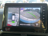 【アラウンドビューモニター】空から見下ろすような視点で、スムースな駐車と安全確認をサポートします。