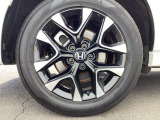 純正アルミホイールです。足元が引き立つので、車全体のイメージがアップしますよ!