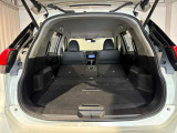 後席を折りたたむととても広い荷室になります。荷物もしっかり積み込めます!