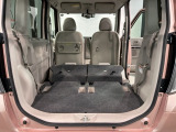 リアシートを倒すと、ラゲッジスペースを広くお使いいただけます!