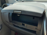 グローブボックス以外にも収納が有ります