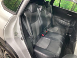 後部座席も気になるようなキズ・汚れやへたり等、大きなダメージはなく、良好な状態です。