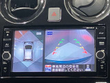 【アラウンドビューモニター】車を上から見下ろしているかのような映像で周囲の状況がひと目で確認、狭い駐車場に駐車するときも安心です♪
