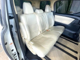 後部座席も気になるようなキズ・汚れやへたり等、大きなダメージはなく、良好な状態です。