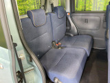 後部座席も気になるようなキズ・汚れやへたり等、大きなダメージはなく、良好な状態です。