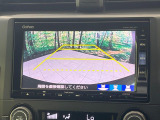 【バックカメラ】駐車時に後方がリアルタイム映像で確認できます。大型商業施設や立体駐車場での駐車時や、夜間のバック時に大活躍!運転スキルに関わらず、今や必須となった装備のひとつです!
