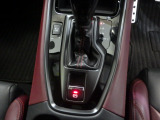 扱いやすい位置に配置されたフロアオートマチックです☆CVTを採用で滑らかでスムーズな走りが楽しめますよ♪スイッチを引くだけで、パーキングブレーキが作動します♪