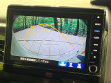 【バックカメラ】駐車時に後方がリアルタイム映像で確認できます。大型商業施設や立体駐車場での駐車時や、夜間のバック時に大活躍!運転スキルに関わらず、今や必須となった装備のひとつです!