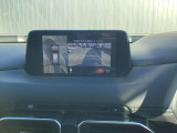 【360&deg;ビューモニター】  とても分かりやすい、クルマの上から見下ろしたような映像で、駐車サポートをしてくれます。