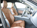 前席は8ウェイパワーシートです ドライバーに最適なシートポジションを作り出せるだけではなく、シートヒーターも装備されているため快適です