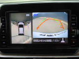 アラウンドビューモニターも装備しております。ご覧のように車体を真上か見たような映像なので、車庫入れの苦手なお客様ももうご心配いりません。