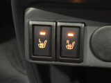 【シートヒーター】スイッチを入れると数十秒で座席が温かくなります。エアコンとは違い、身体と密着しているシートが温まるので、冬場には嬉しい装備です!