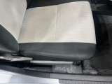 痛みの出やすい運転席シートの角、フロアマット、座面、ともに良好です