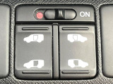 【両側パワースライドドア】スマートキーや運転席のスイッチで後席両側スライドドアの開閉が可能♪電動だから力を入れてドアを開ける必要が無く、小さなお子様でも簡単に開け閉めでき快適です♪