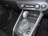 フロアシフトのオートマチックトランスミッションです。
