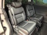 後部座席も気になるようなキズ・汚れやへたり等、大きなダメージはなく、良好な状態です。