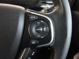ハンドル右側にはクルーズコントロールのスイッチが装備され運転中の操作も安心して行えます!