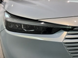 LEDヘッドライトは、点灯の瞬間から最大光量を発揮し、突然暗くなるトンネルなどでの安定感を高めます。