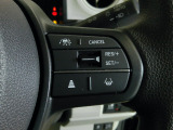 ハンドル右側にはクルーズコントロールのスイッチが装備され運転中の操作も安心して行えます!