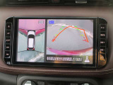 アラウンドビューモニターも装備しております。ご覧のように車体を真上か見たような映像なので、車庫入れの苦手なお客様ももうご心配いりません。