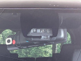【トヨタセーフティセンス】走行中に前方の車両等を認識し、衝突しそうな時は警報とブレーキで衝突回避と被害軽減をアシスト。より安全にドライブをお楽しみいただけます。