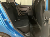 後部座席も広々としています♪