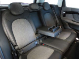 リアシートも良好な状態です。
