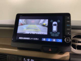 リバースギアに入れるだけで後方の表示へ切り替わります。夜間や雨の日の駐車も楽になりますよ。