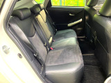 後部座席も気になるようなキズ・汚れやへたり等、大きなダメージはなく、良好な状態です。