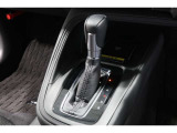 扱いやすい位置に配置されたフロアオートマチックです☆CVTを採用で滑らかでスムーズな走りが楽しめますよ♪
