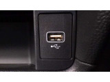 USBポートでゲームや動画も車内で楽しめる!お気に入りのコンテンツをいつでもどこでも満喫して、レジャーシーンがもっと盛り上がりますね☆
