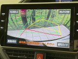 【バックカメラ】駐車時に後方がリアルタイム映像で確認できます。大型商業施設や立体駐車場での駐車時や、夜間のバック時に大活躍!運転スキルに関わらず、今や必須となった装備のひとつです!