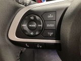 ステアリングスイッチ付き。前方から目を離すことなくオーディオ操作をすることが可能です。