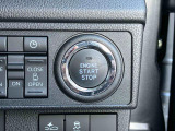 キーフリーシステムなので、エンジンスタートはブレーキペダルを踏みながらボタンを押します。鍵が運転席周りにあることが条件で、鍵をさしたり抜いたりする必要がありません。