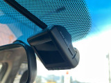【ドライブレコーダー】ドライブレコーダー装備!走行中はもちろん、あおり運転や事故に遭遇した際、映像で記録し、万一のリスクに備えます。※記録用SDカードはお客様ご自身でご準備いただく必要があります。