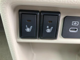 フロント両席に冬も暖かシートヒーター装備です!