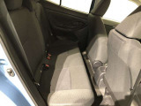 【後部座席】も当然、綺麗・清潔に仕上げております。内装の綺麗なお車は気持ちが良いですし、コンディションのいい車が多いです。これもオススメの1台です。