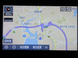 純正ナビで、慣れない道も旅先も安心。
