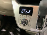 オートエアコンがついていますので、簡単操作で快適に過ごせます。希望の温度に自動調整してくれるのが便利です。